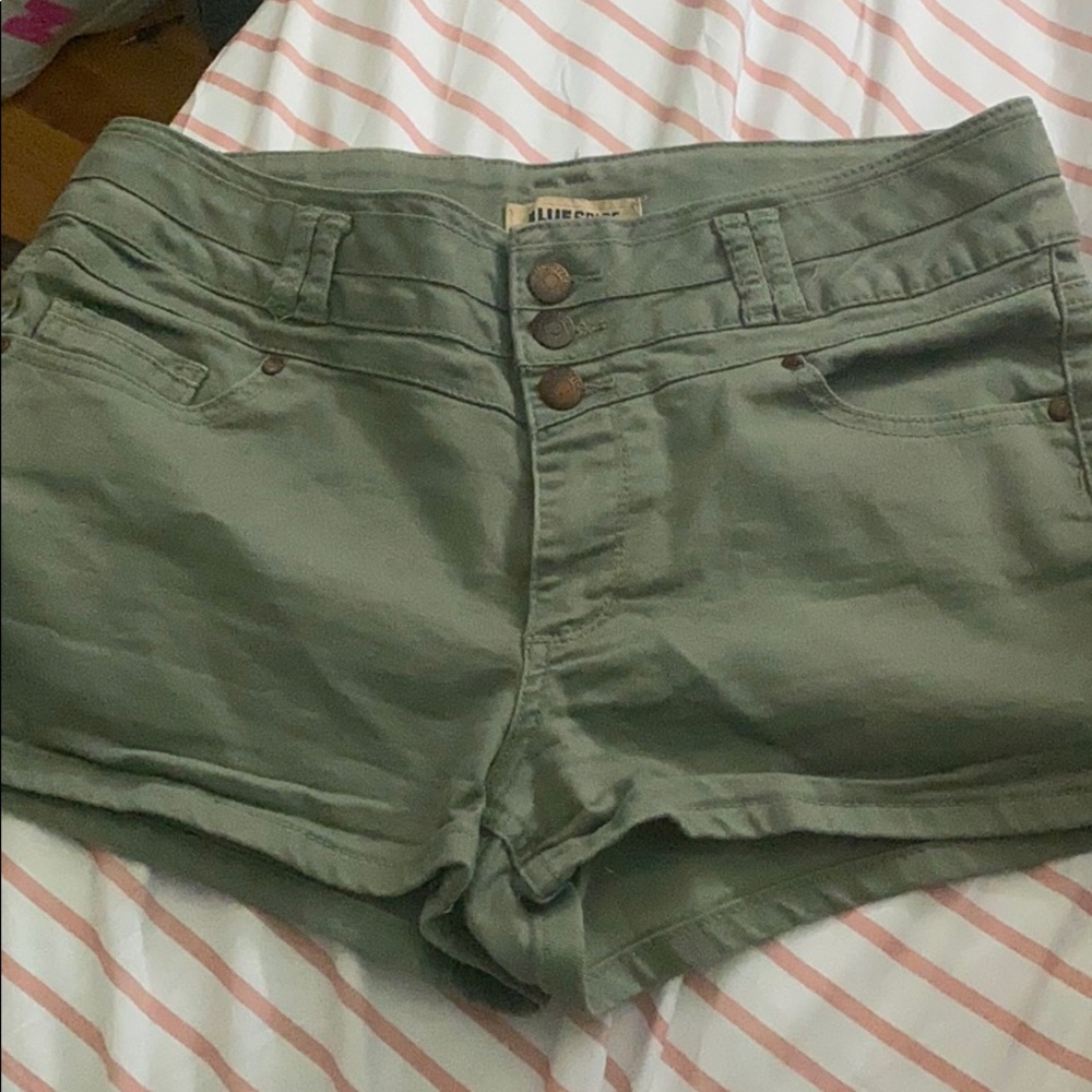 BLUE SPICE ARMY GREEN STRETCHY JEAN SHORTS SIZE 11